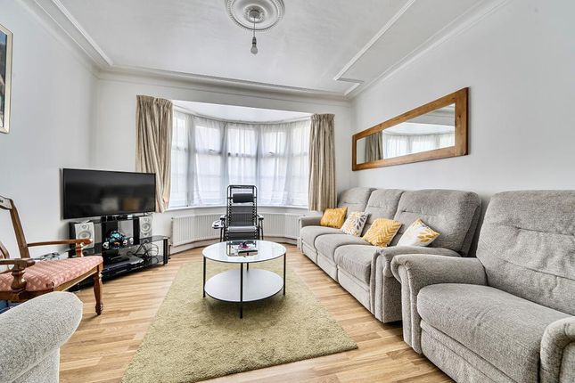 33, Granville Ave, London photo 2