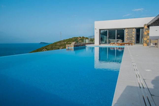 Villa for sale in Istro 721 00, Greece