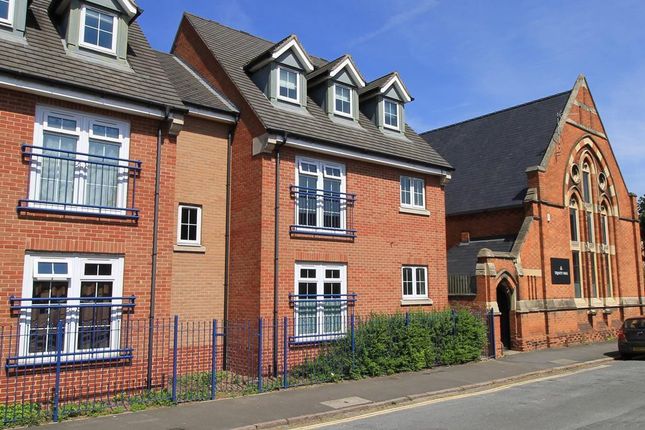 Flat to rent in Holland Close, Loughborough