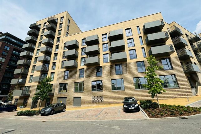 Thumbnail Flat to rent in Shearwater Drive, Hendon Waterside, West Hendon