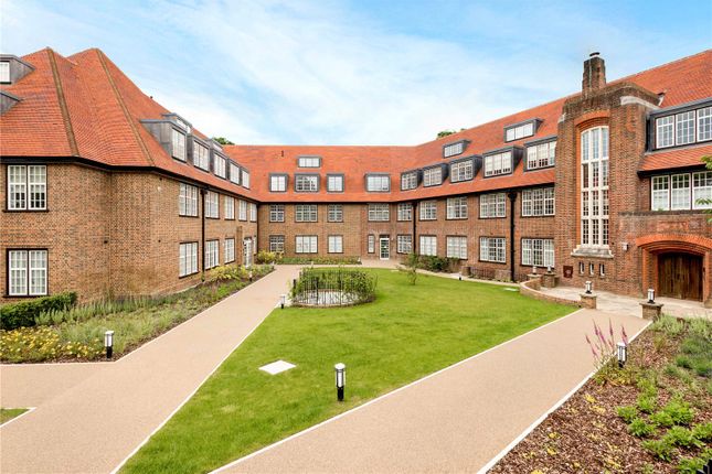 Thumbnail Flat to rent in Linden Court, Lesbourne Road, Reigate, Surrey