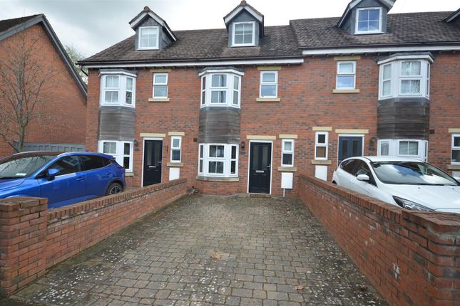 Mews house to rent in Oulton Road, Stone
