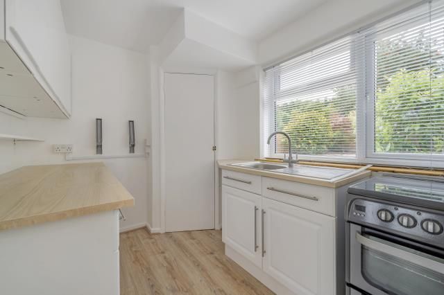 44, Dell Road, Reading photo 4