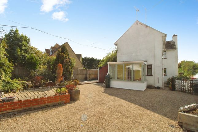 2 Chelworth Road, Swindon photo 2