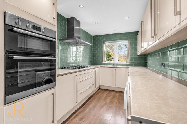 65, Park View, Hoddesdon photo 2