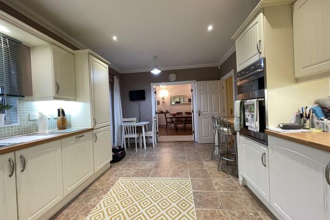 5, Howland Close, Eastbourne photo 3