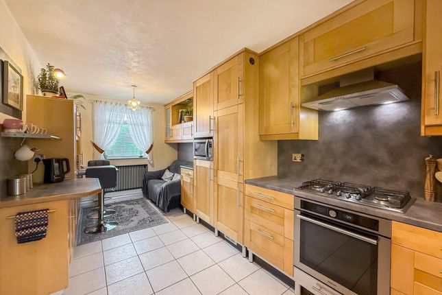 10, Harris Road, Buxton photo 4