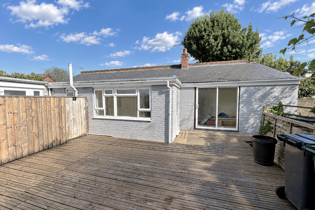 1-bed bungalow on High Street, Ryde, £700/mo