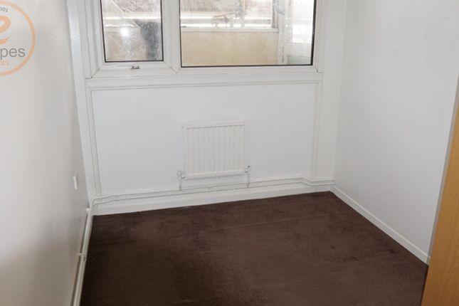 51 Frensham Court, Mitcham photo 5
