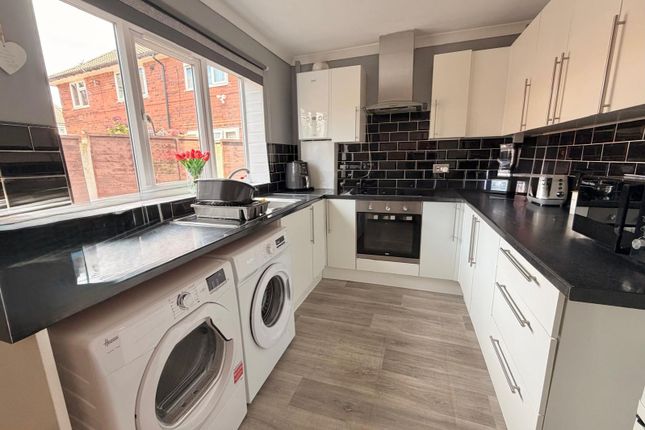 33, Foundry Drive, Leeds photo 3