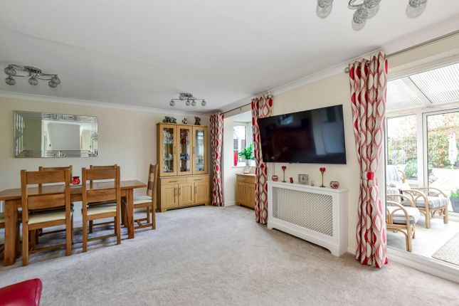 39, Margaret Close, Abbots Langley photo 2