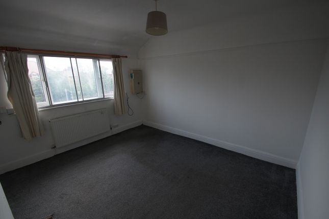 Overpool Road, Ellesmere Port photo 2