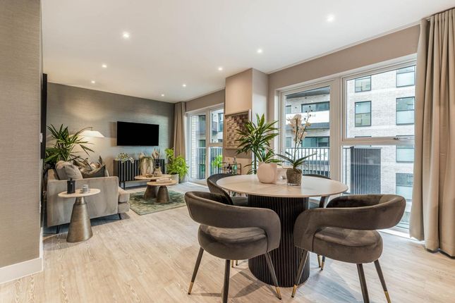 3-bed flat on Capital Interchange Way, Brentford, £775,000