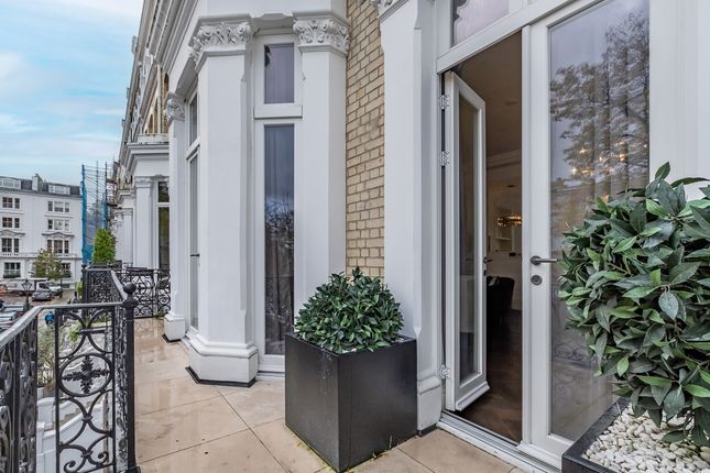 Flat 3, 9, Vicarage Gate, London photo 2