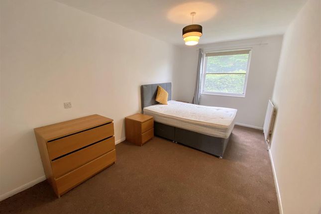 4 Chantry Court, Woods Avenue, Hatfield photo 4
