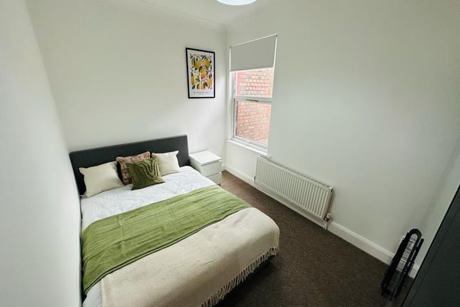 Flat for sale in Hermitage Road, London, London