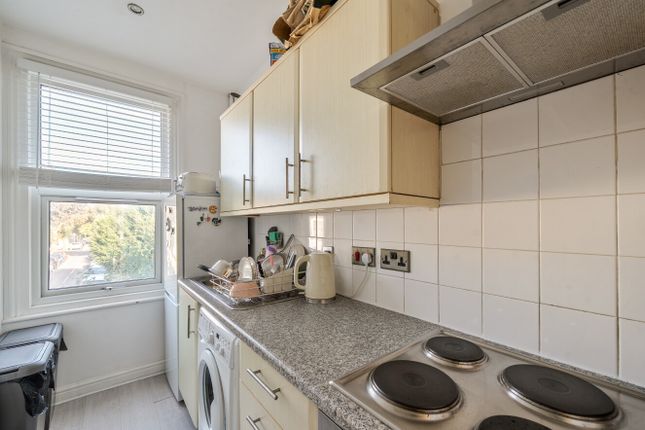 Flat 2, 35, Ashdown Road, West Sussex photo 4