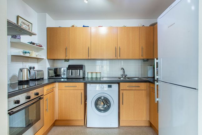 Flat 15 Gomersall House, Drighlington photo 3