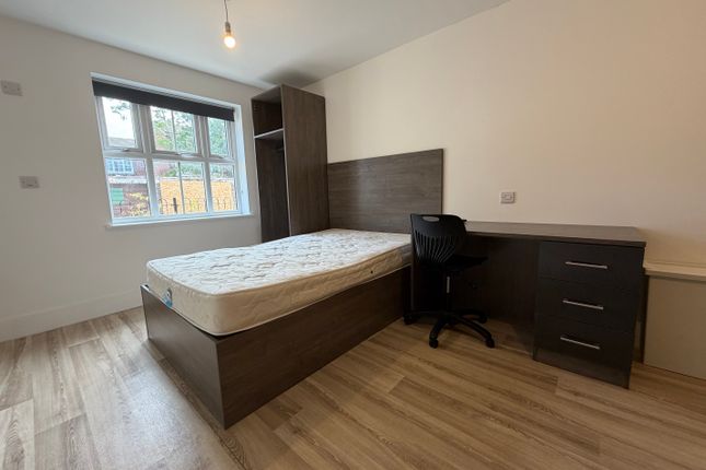Flat 4, 3, Charndon Close, Reading photo 2