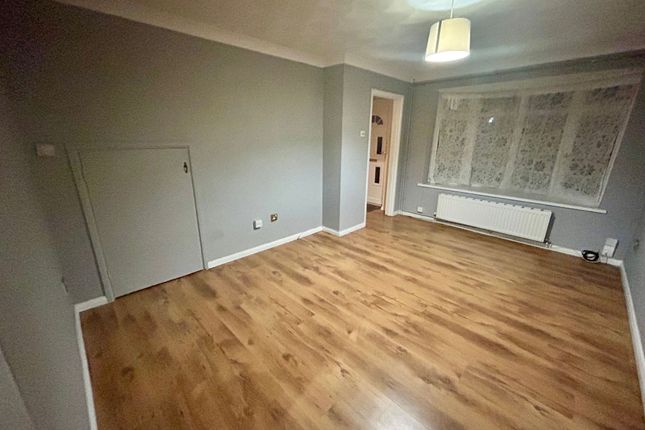 3 Elgin Gardens, Rochester photo 3
