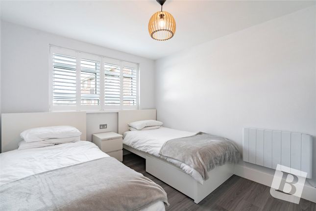 4, Abington Court, Upminster photo 3