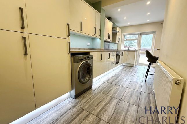 119, Sandringham Road, Watford photo 4