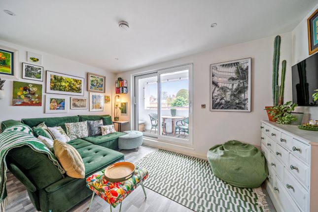 Flat 2, 3, The Borough, Surrey photo 2