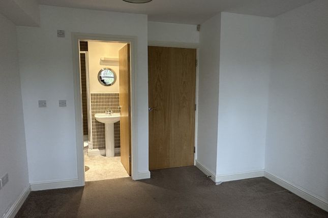 61 Lambwath Hall Court, Hull photo 3