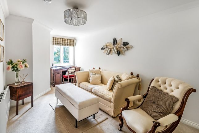 19, Charrington Lodge, 26, Church Lane, Surrey photo 3
