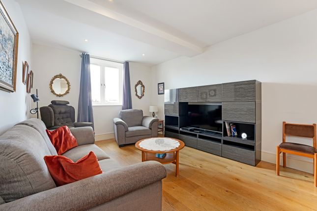 Flat for sale in Dawes Road, Fulham