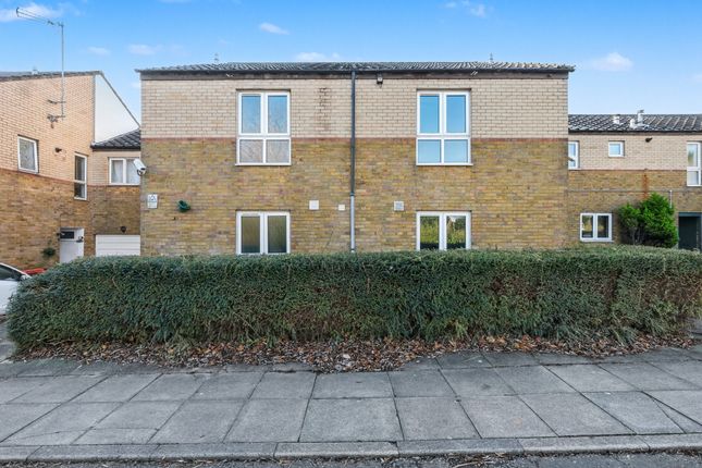 6-bed house on 22-23 Blackheath Crescent, Milton Keynes, £300,000