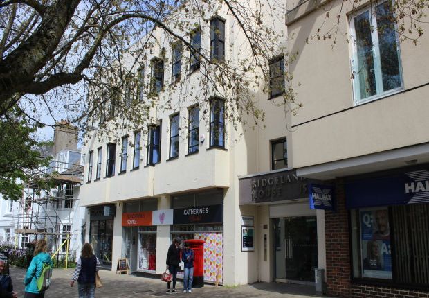 Office to let in Carfax, Horsham