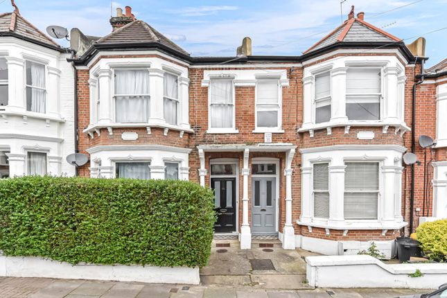 Flat to rent in Bramfield Road, Battersea