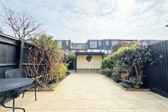 14, Barneby Close, Twickenham photo 3