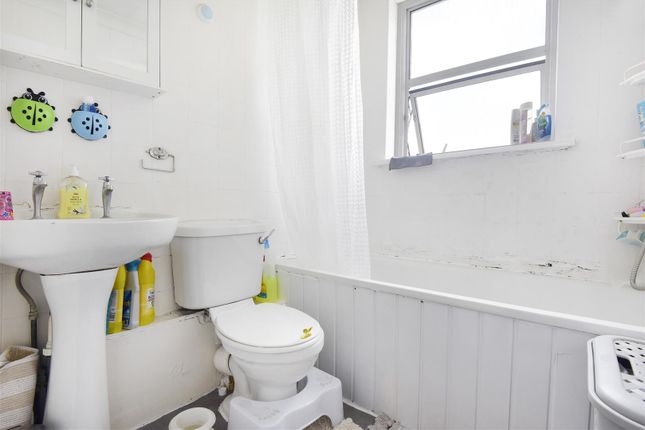 Flat for sale in Dudley Road, London