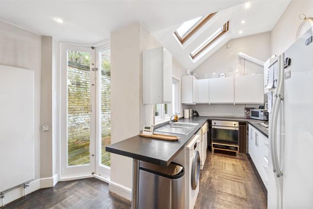 6, Strachan Place, Wimbledon photo 4