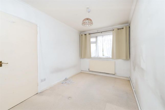 5, Linden Lea, Westfield Park, Pinner photo 4