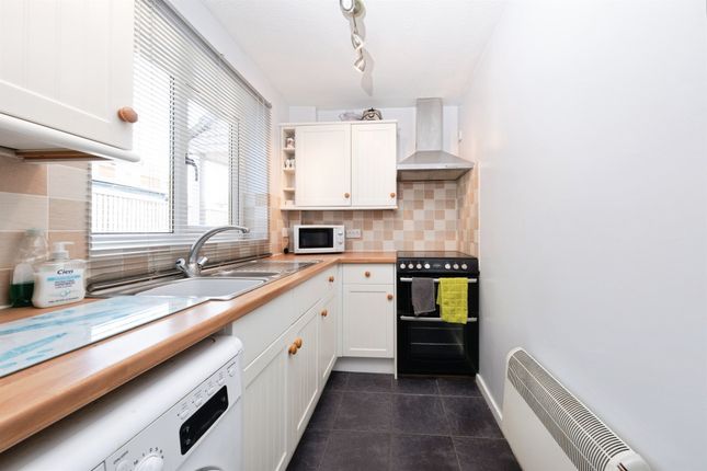 10, Campbell Close, BUCKINGHAM photo 2