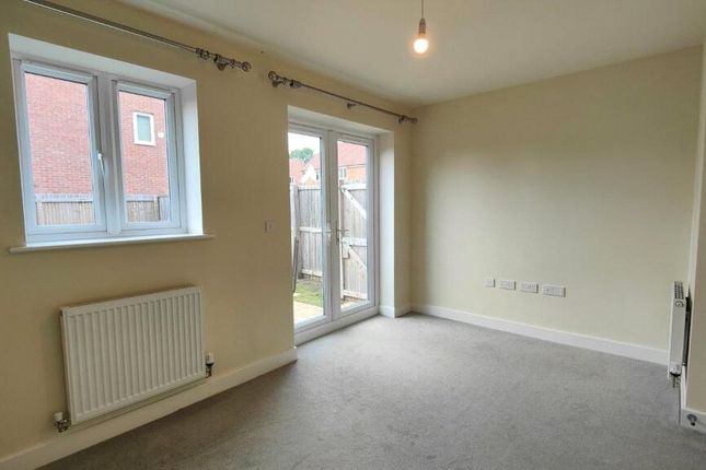29, Manor Park Drive, West Yorkshire photo 3