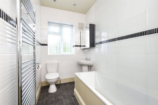 Flat 2, 1-4 Winterton Court,, Market Square, Kent photo 4