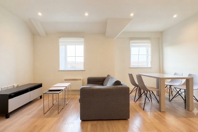 Flat 7, , Pelham House, 124 High Street, Hornchurch, Hornchurch photo 2