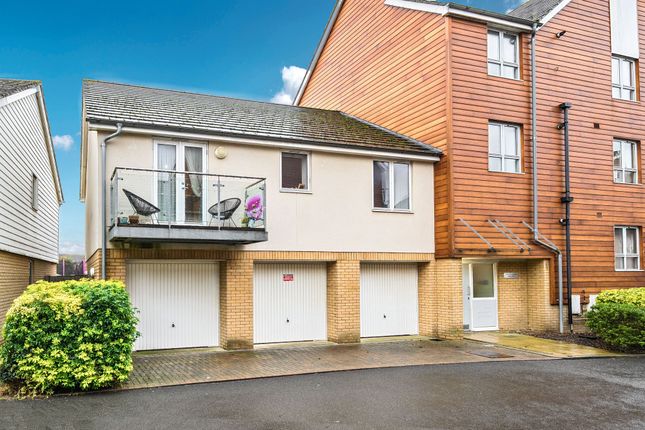 2-bed flat on 25 The Causeway, Chatham, £200,000