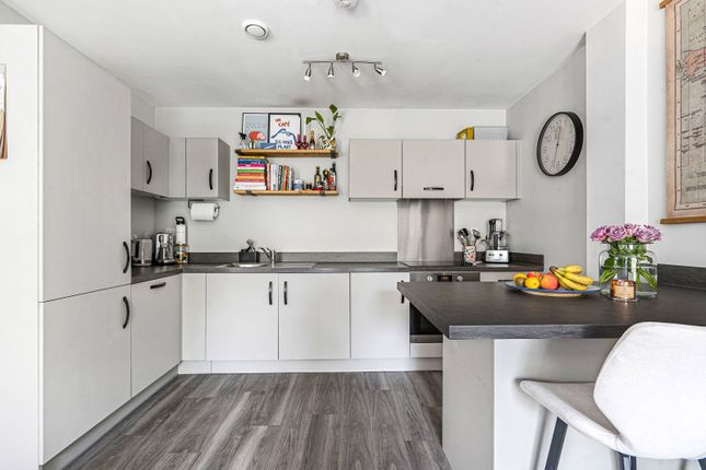 Flat 10, Valence House, 1, Threadneedle Road, Farnham photo 4