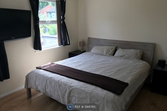 Northcliffe Close, Worcester Park photo 5