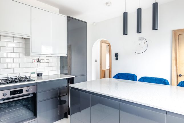 28, Moorland Grove, Leeds photo 4