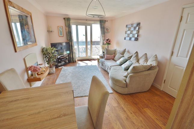 Flat 3, Aprils View, Belsize Avenue, Jaywick photo 3