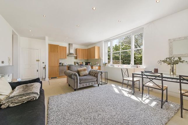 Thumbnail Flat to rent in Stanley Crescent, London