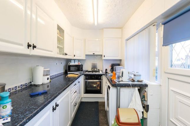 34, Acre Place, Bradford photo 4