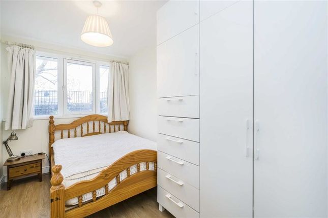 Flat to rent in Warwick Crescent, London