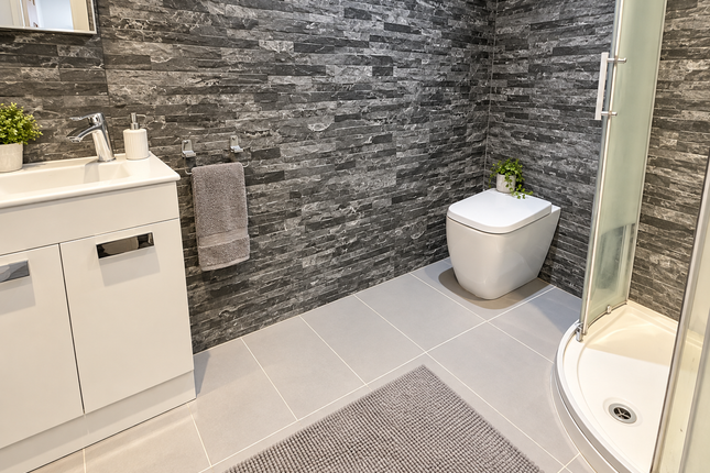 Flat 16A, 176 High Street, London photo 3